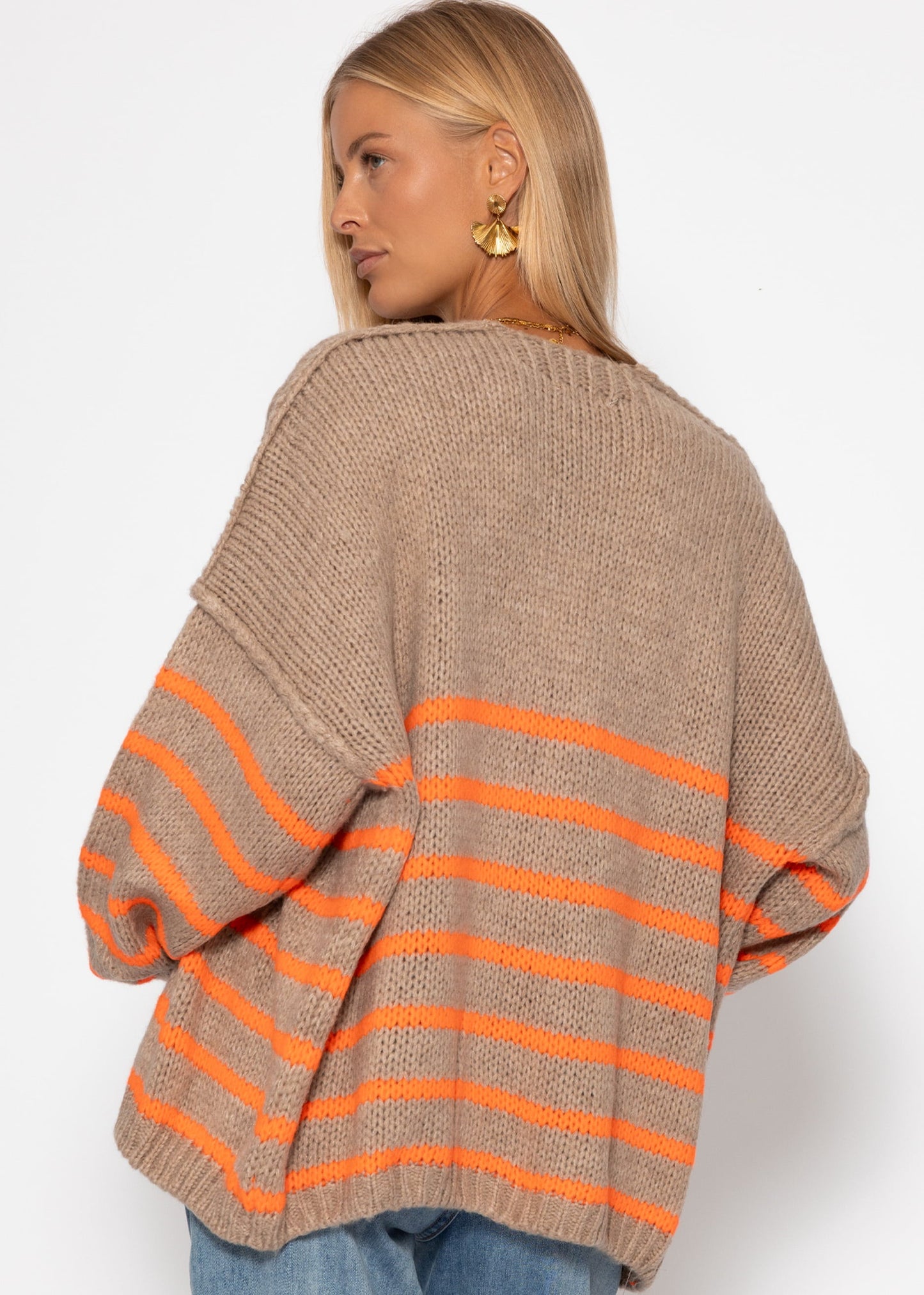 Gestreifter Cardigan mit Außennähten - beige